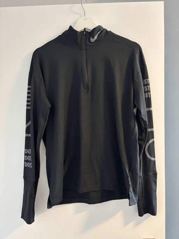 nike hálfrend svört peysa