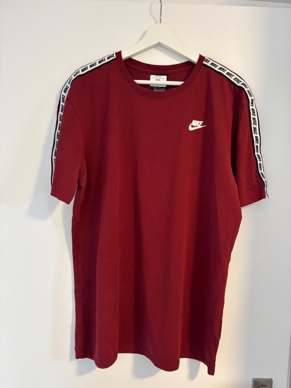 nike vinrauður bolur