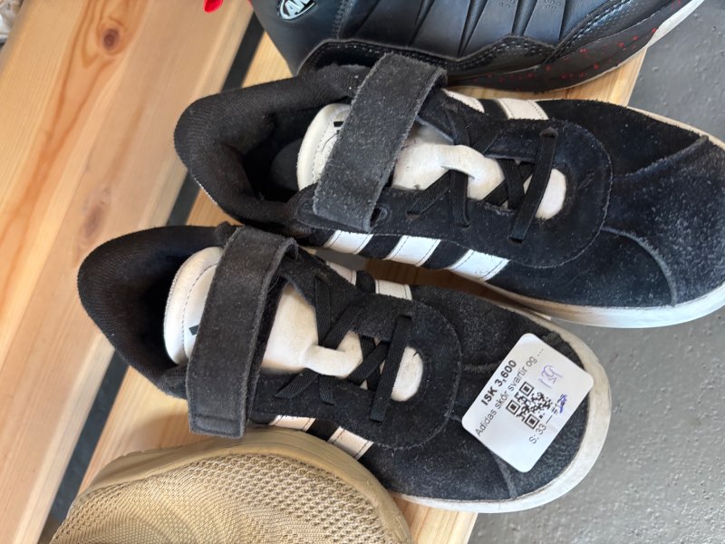 Adidas skór svartir og hvítir