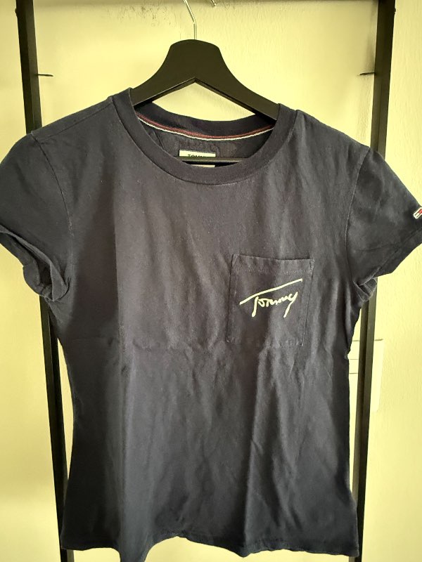 TOMMY JEANS navy t-shirt