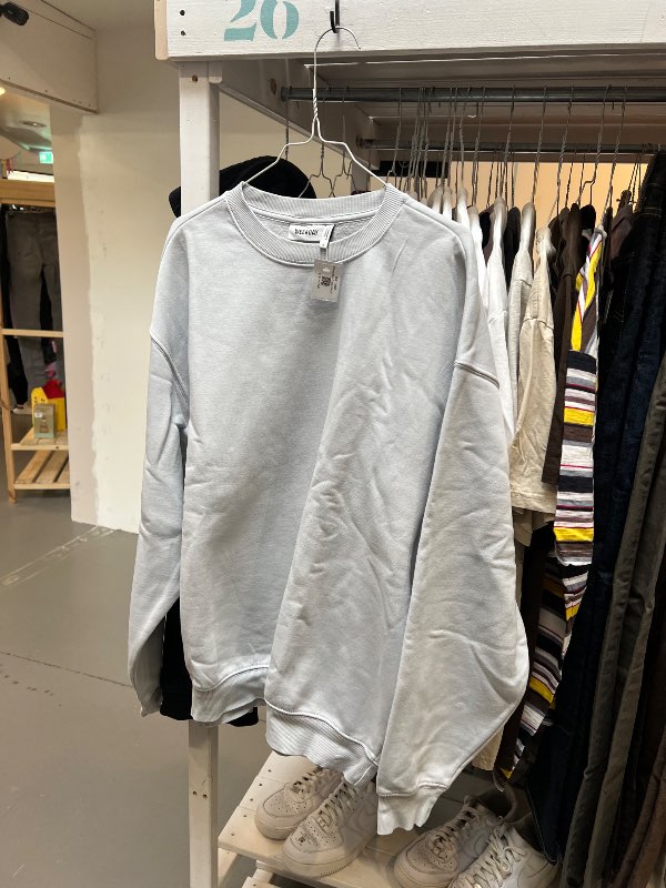 Weekday Crew Neck - Ljósblá