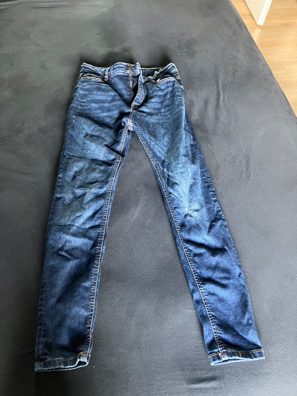Bershka dökkbláar gallabuxur