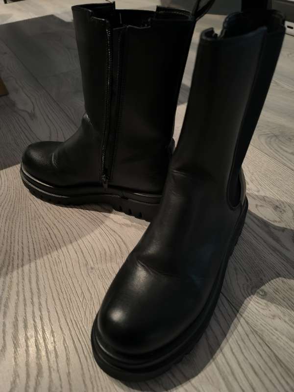 Svartir boots st 38