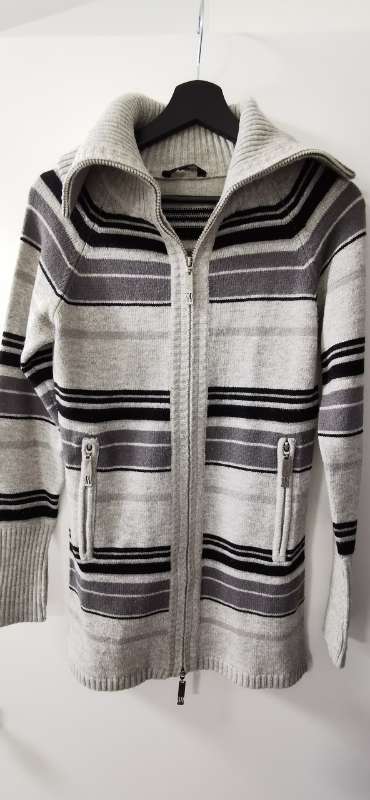 REPORTER GRAY SWEATER