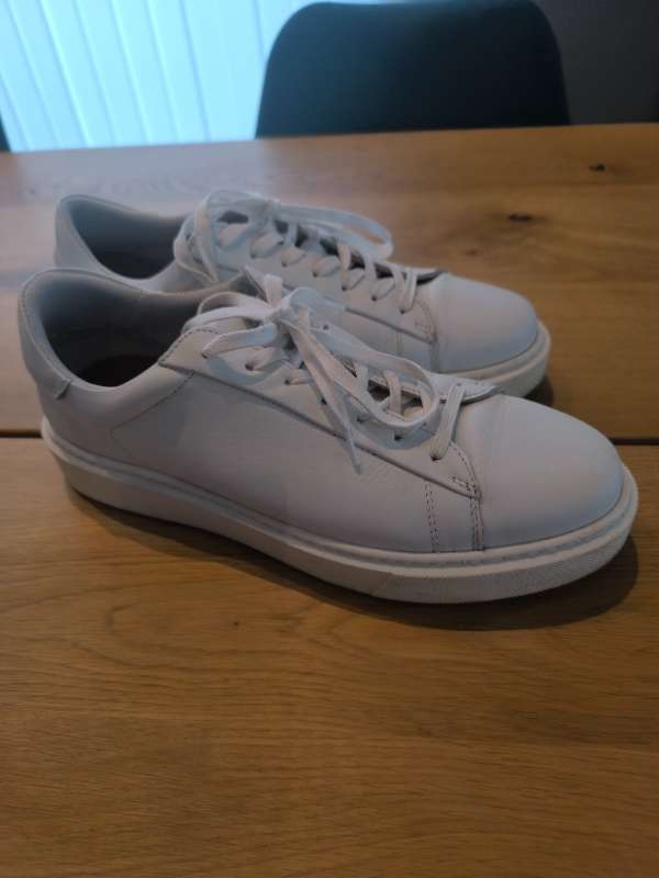 Hvítir strigaskór St 43