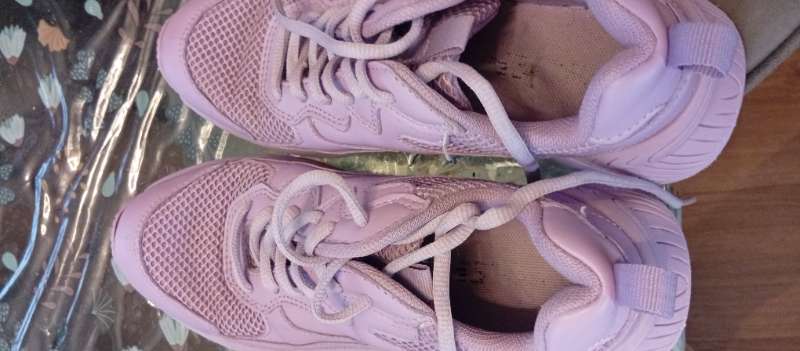 Fjólublair hlaupa skór