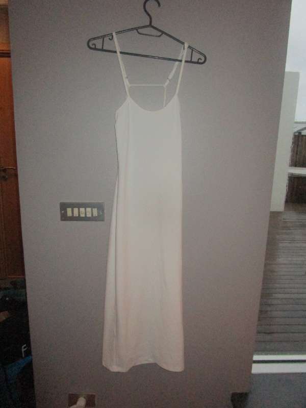 Síður hvítur kjóll