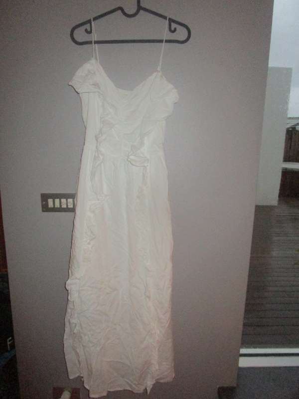 Síður hvítur kjóll