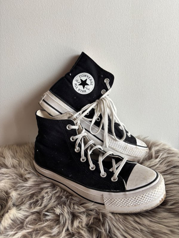 Svartir Converse skór