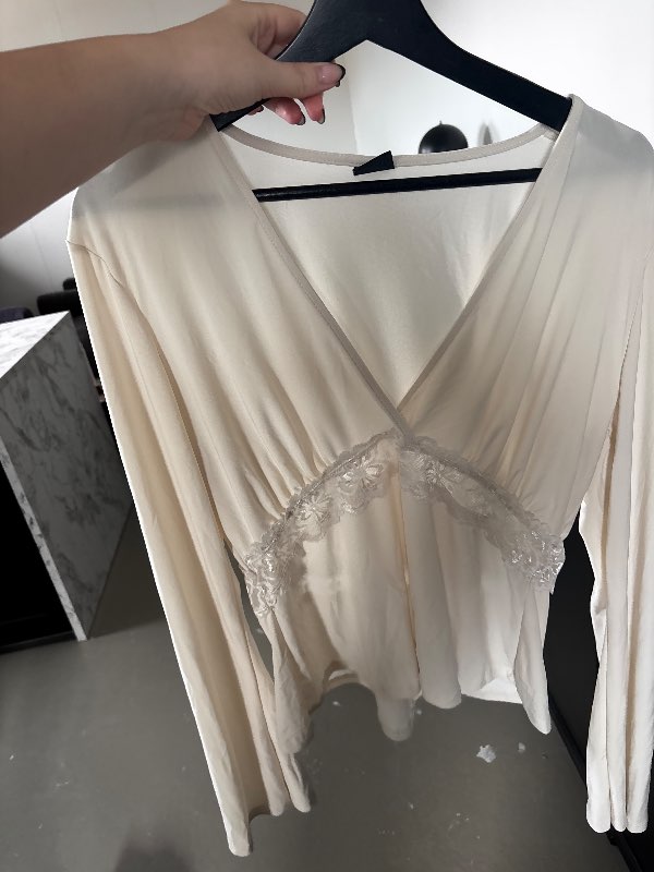 Gina tricot hvítur bolur