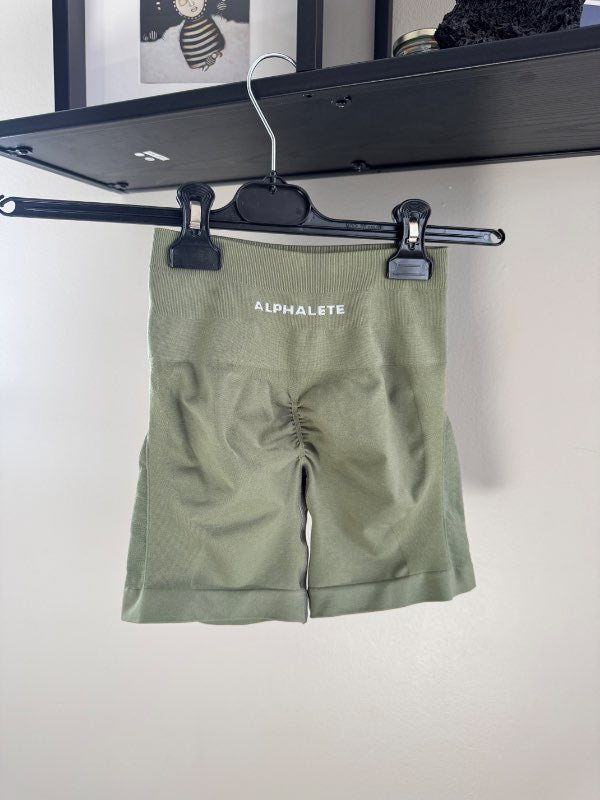 Alphalete stuttbuxur grænar