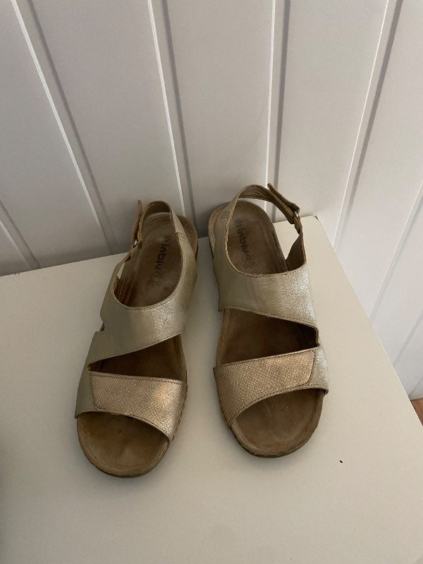 Sandalar