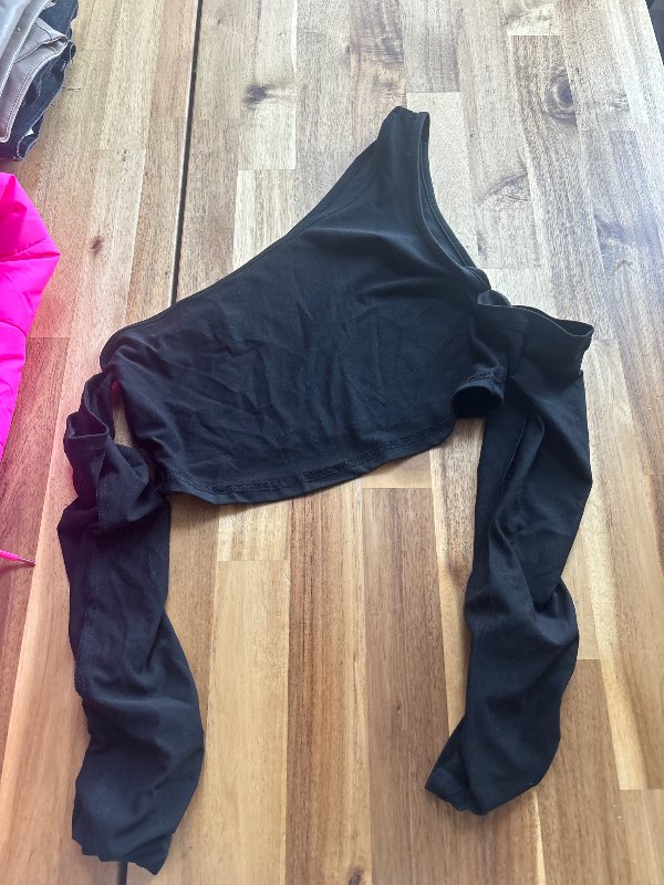 Svartur off shoulder bolur