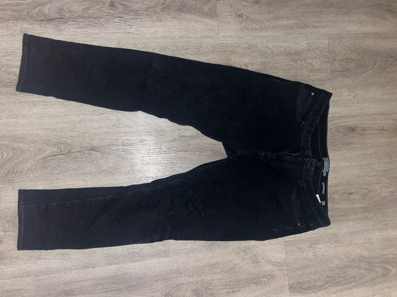 T svartar gallabuxur