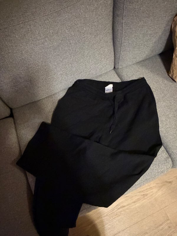 Gina tricot jogging buksur svartar