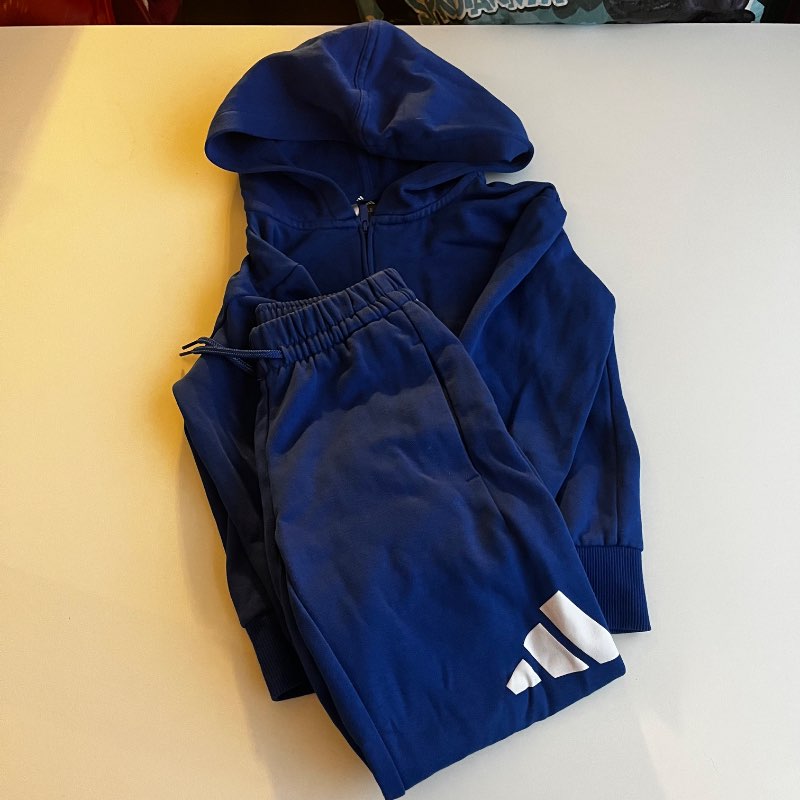 Adidas hettupeysa & buxur