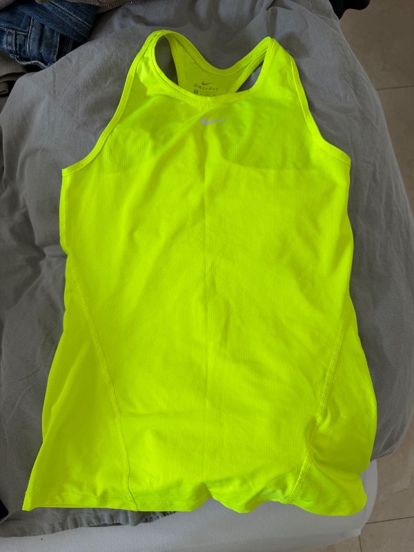 Gulur nike bolur