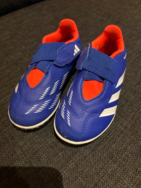 Adidas takkaskór