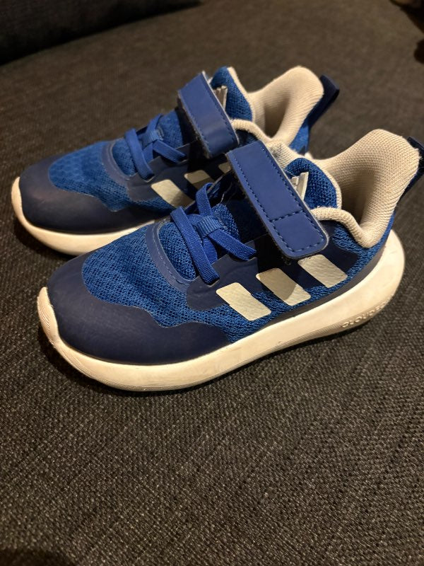 Adidas skór