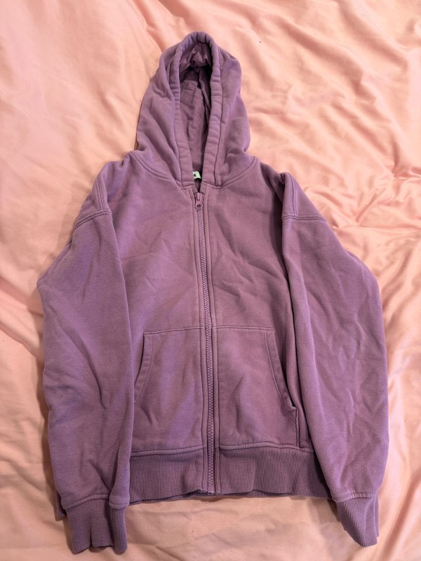 Fjólublá hettupeysa