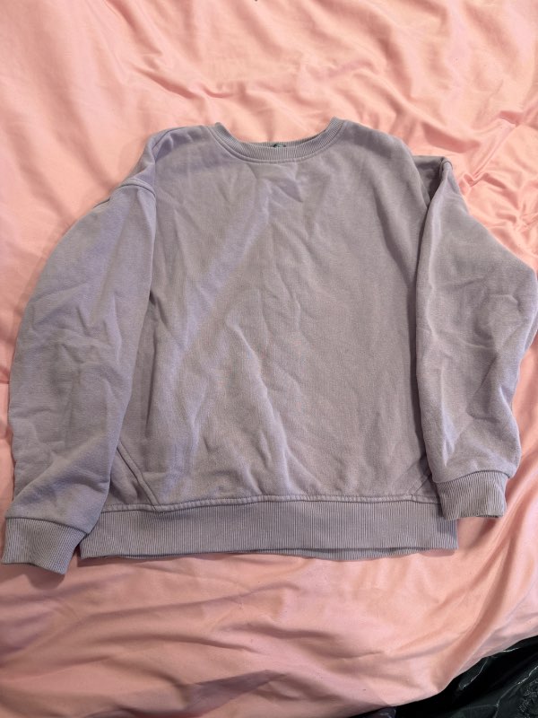 Ljósfjólublá peysa