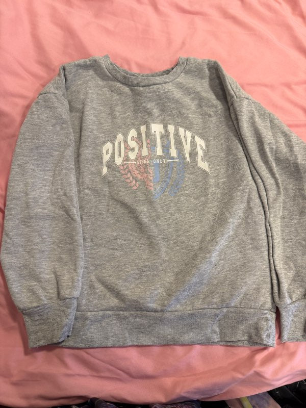 Grá peysa “positive”