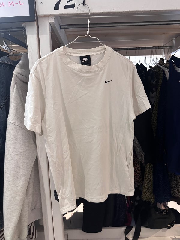 Nike stuttermabolur hvítur