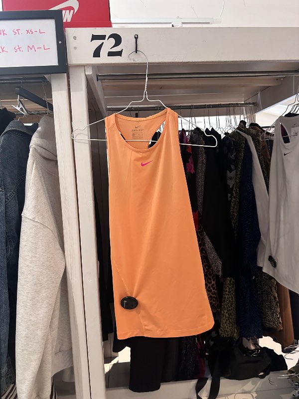 Nike pro tank appelsínugulur