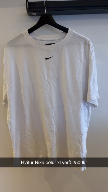 Hvítur Nike bolur