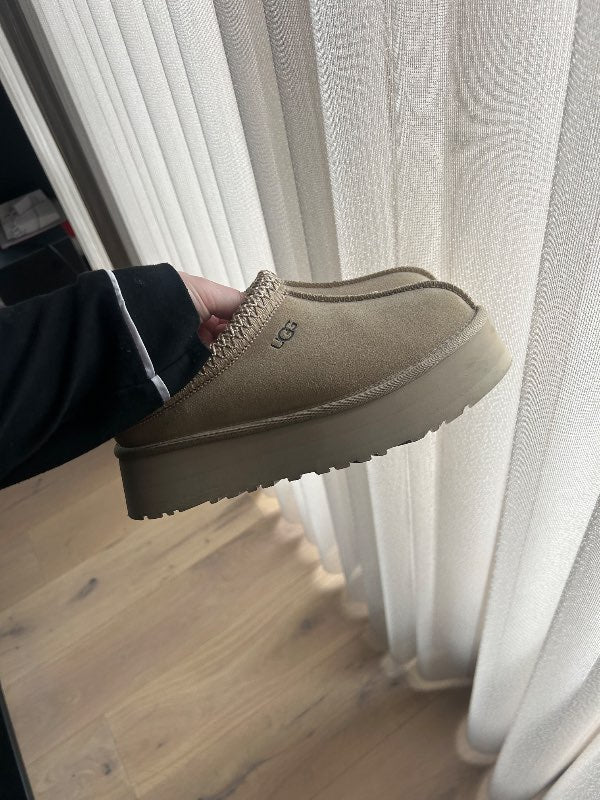 UGG tazz