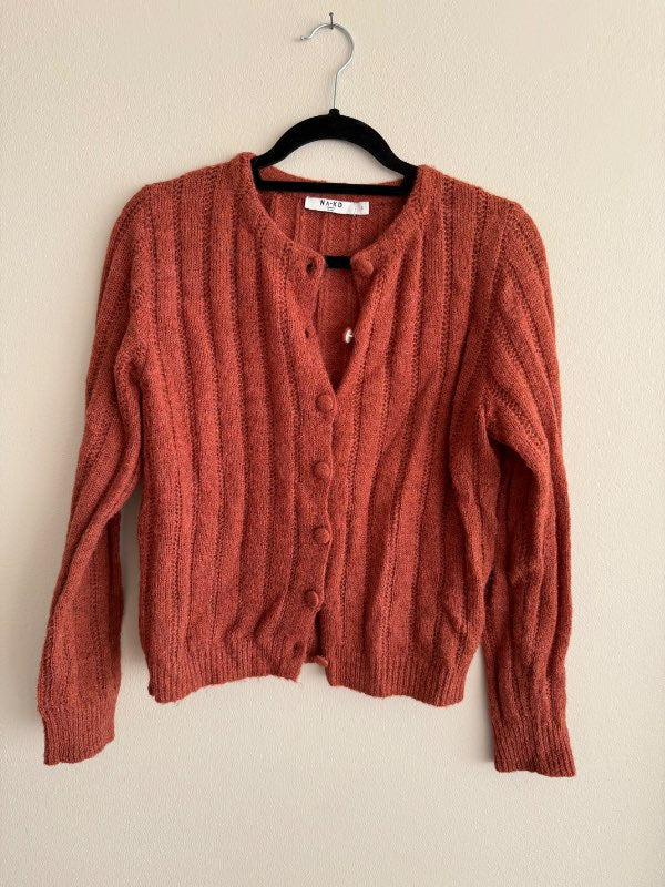 Na-kd golla appelsínugul