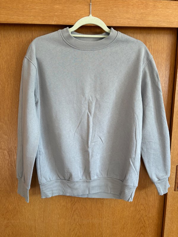 Grá crewneck peysa