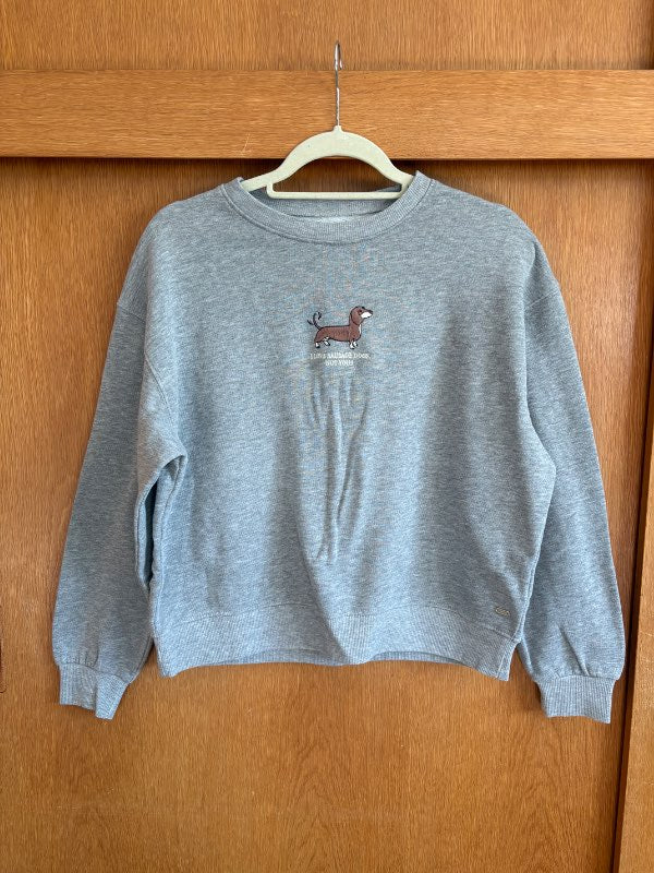Grá crewneck peysa með pulsuhundi á