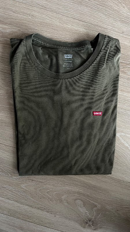 Levis grænn bolur