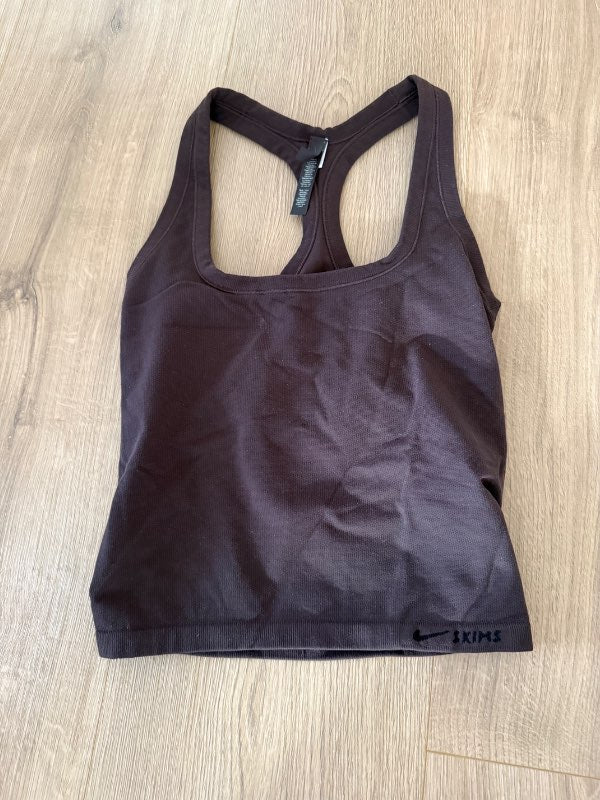 Skims/Nike brúnn ræktarbolur