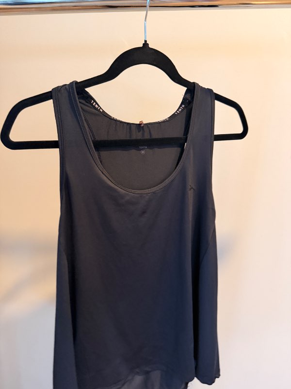 Svartur íþrotta bolur