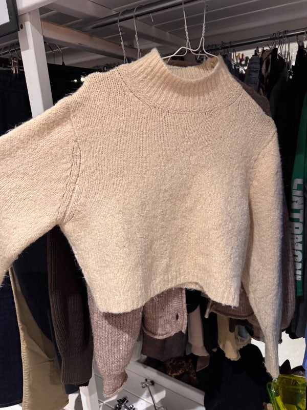 zara cropped peysa