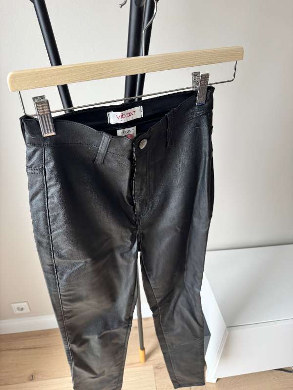Vibrant black pant
