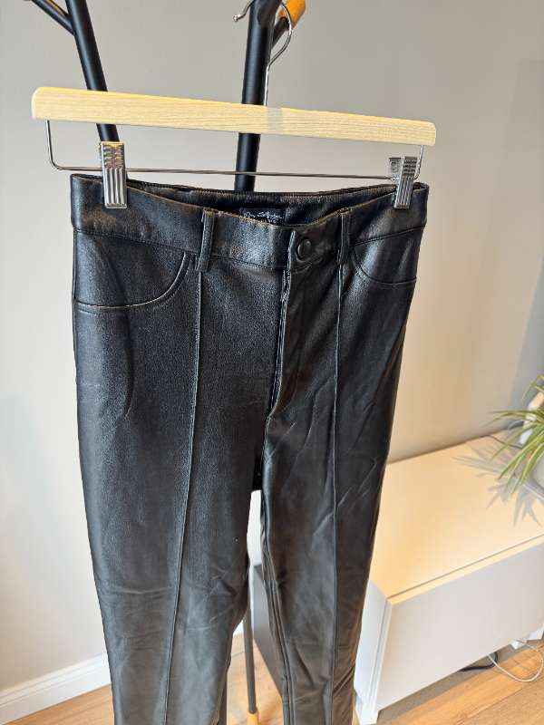 Missguided leðurbuxur