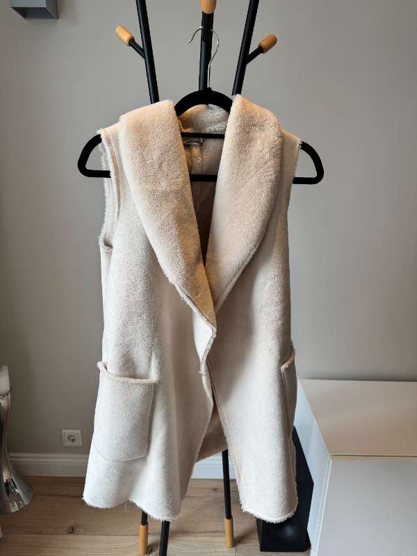 Stradivarius loðvesti beige