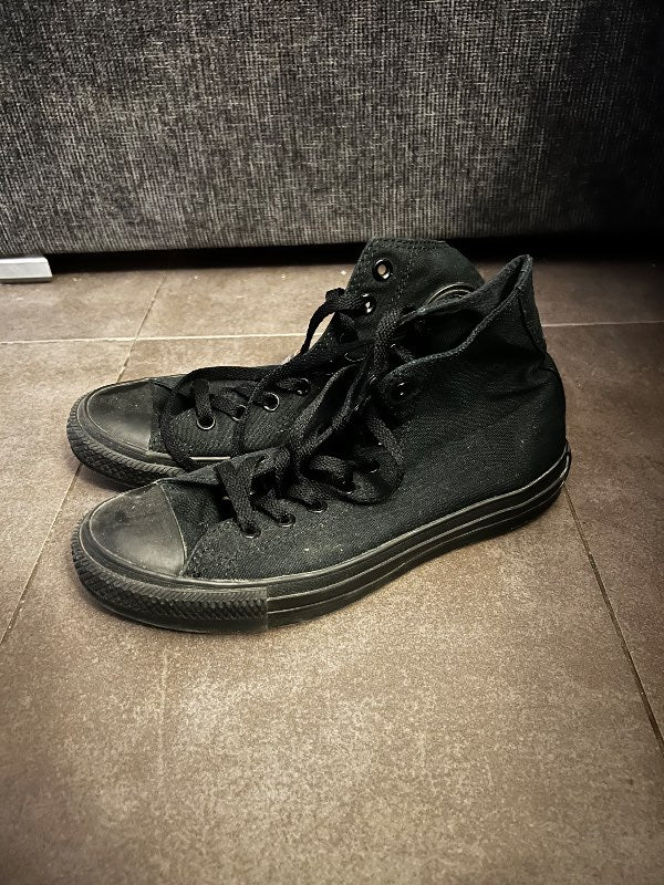 Converse svartir
