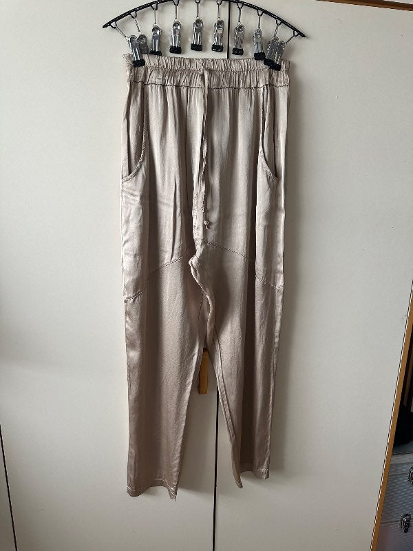 Drappaðar silkibuxur