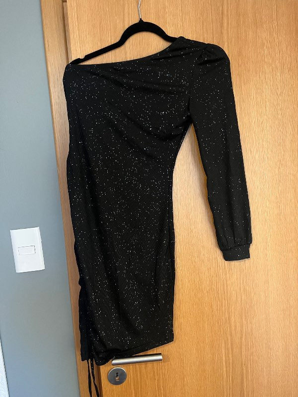 G.Svartur glimmerkjóll