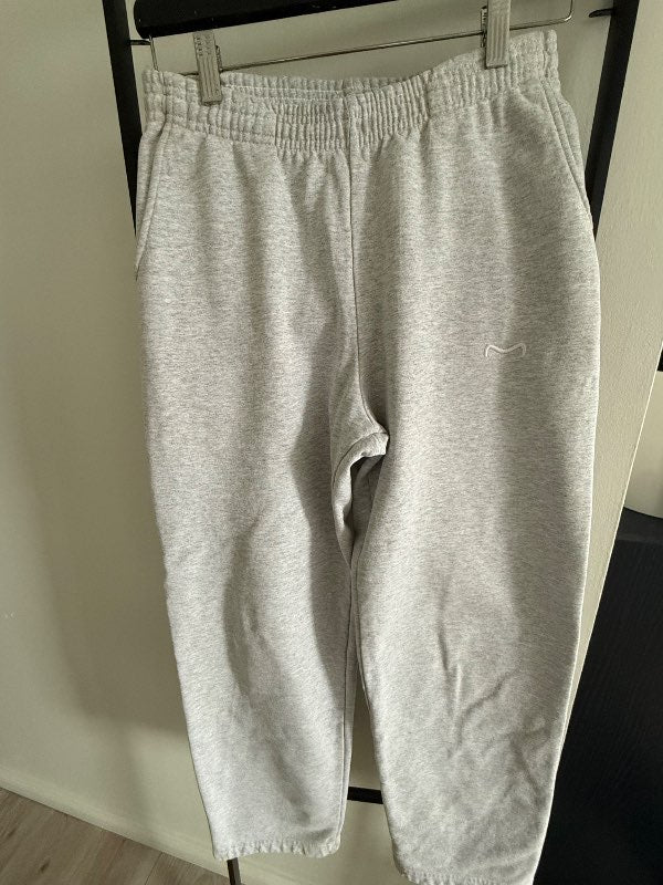 Metta grey sweatpants