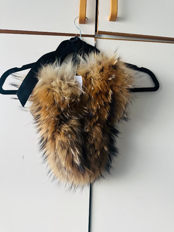 Ekta loðkragi
