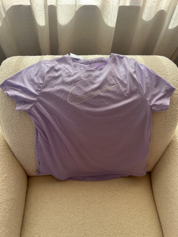 Nike fjólublár bolur