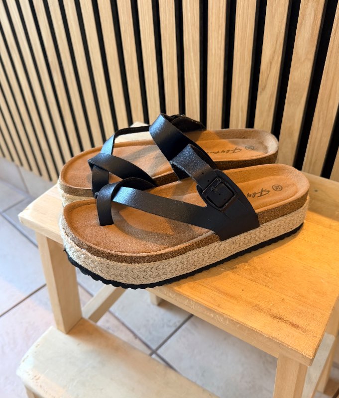 Sandalar