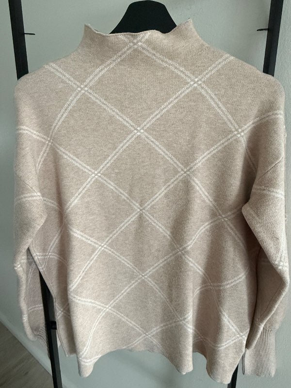 TAHARI beige sweater