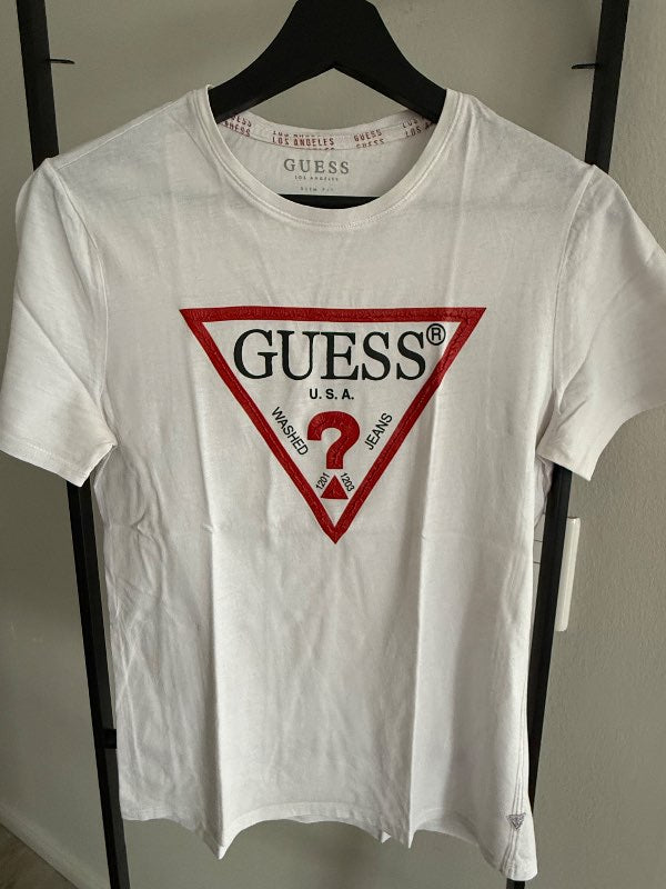 GUESS white T-shirt logo