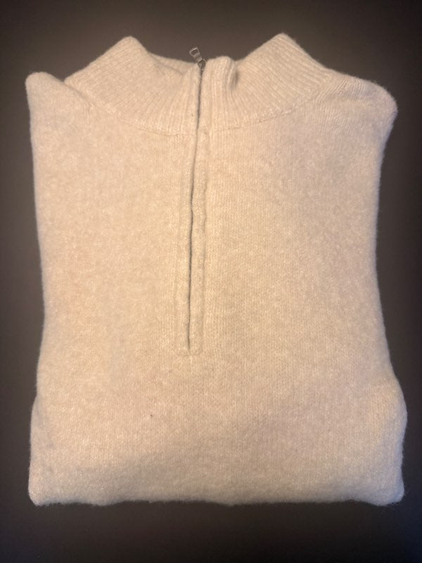 Ljós hlý peysa